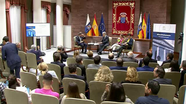 Acto conmemorativo del aniversario del Estatuto de Autonomía de Canarias: "Las perspectivas de desarrollo del Estatuto en su primer aniversario"