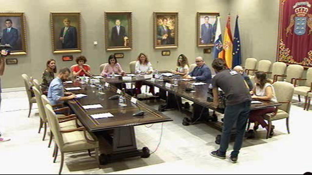 Reunión de la presidenta y diputados y diputadas del Parlamento con la fiscal de extranjería en Canarias, D.ª Mª Teseida García García.