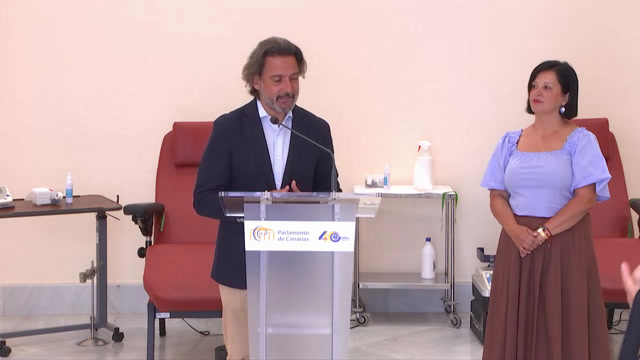 El presidente de la Cámara, Gustavo Matos, y la presidenta del Instituto Canario de Hemodonación y Hemoterapia (ICHH), Teresa Gutiérrez, presentarán la apertura de una sala de extracción temporal, con el objetivo de facilitar la donación a la población (del 23 de agosto al 2 de septiembre).